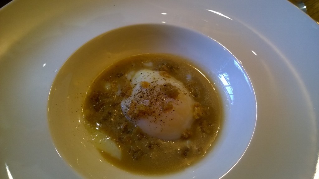 restuarant marron - poached egg with bone marrow bouillon