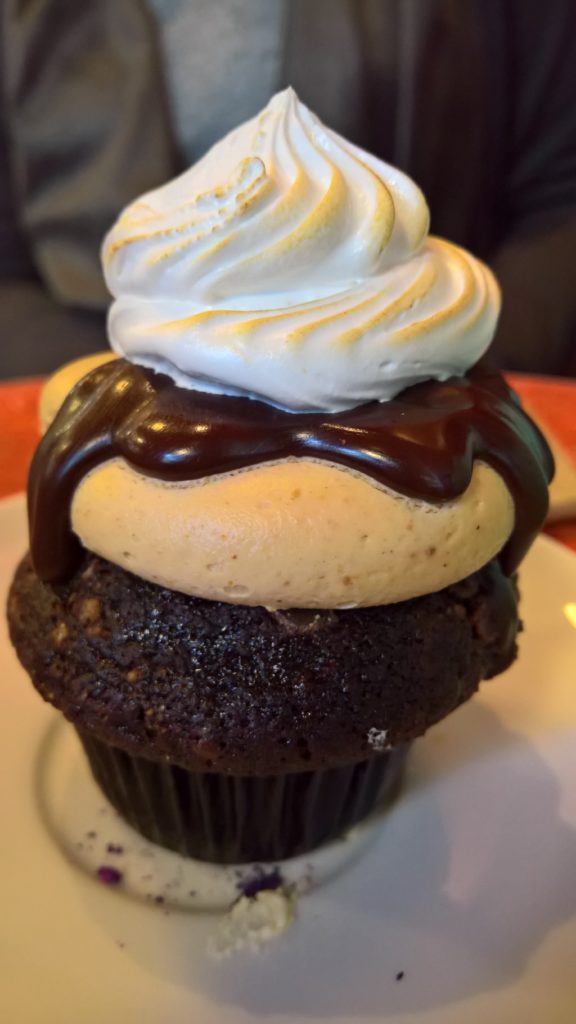 trophy cupcake - peanut butter cup